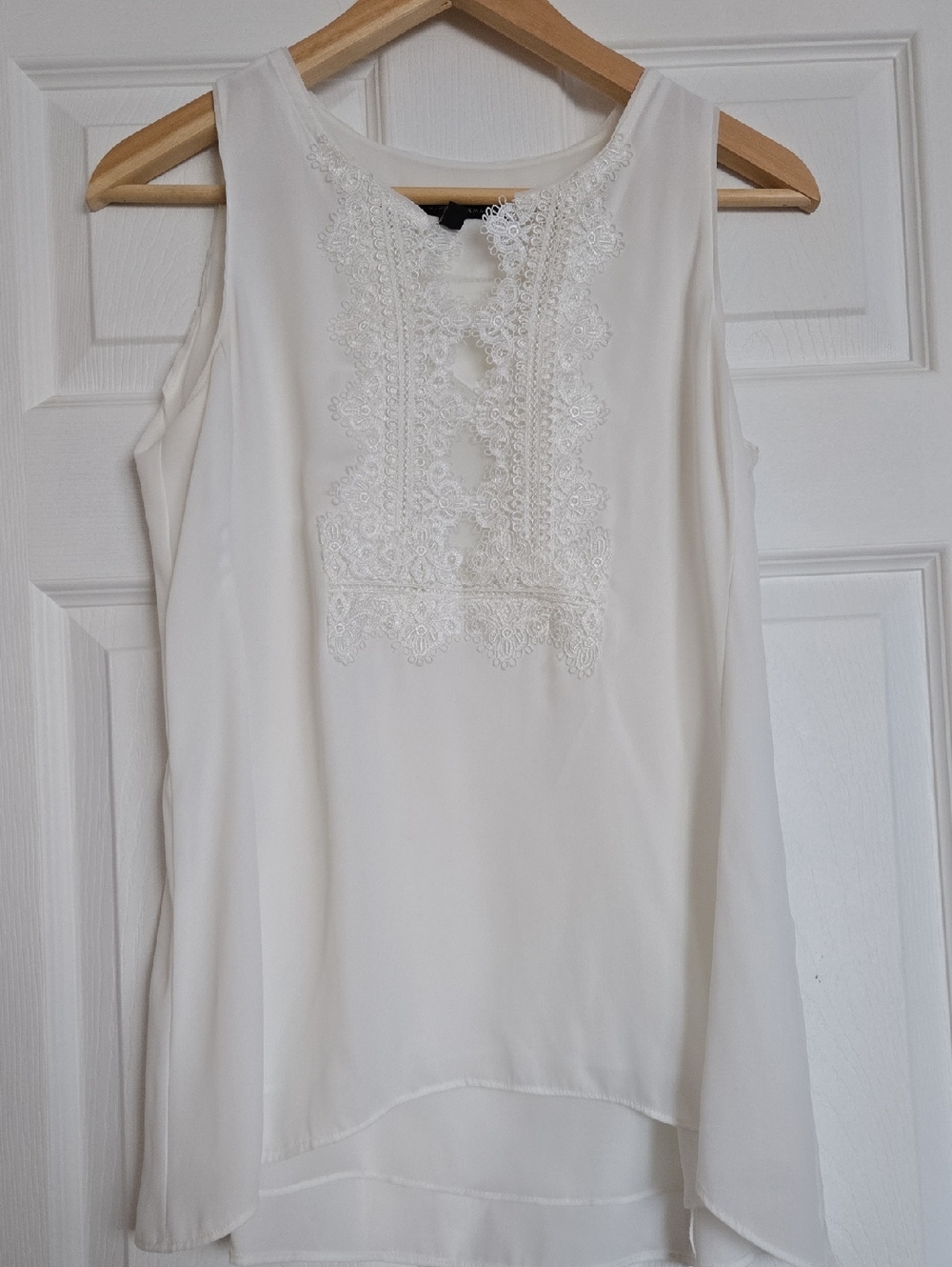 White House Black Market White Lace-Trim Shell